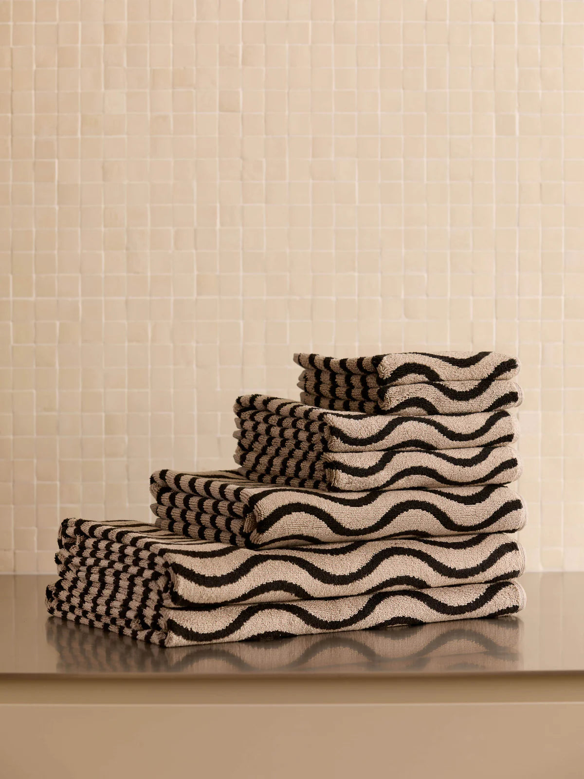 LM Home Wave Noir Hand Towel