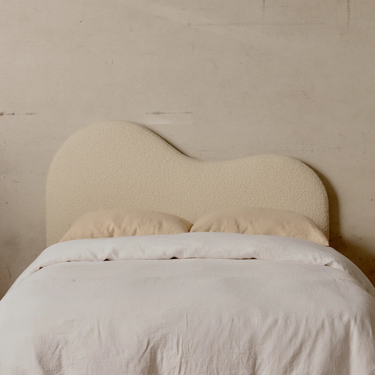 Mcmullin Curved Bedhead Ivory Queen