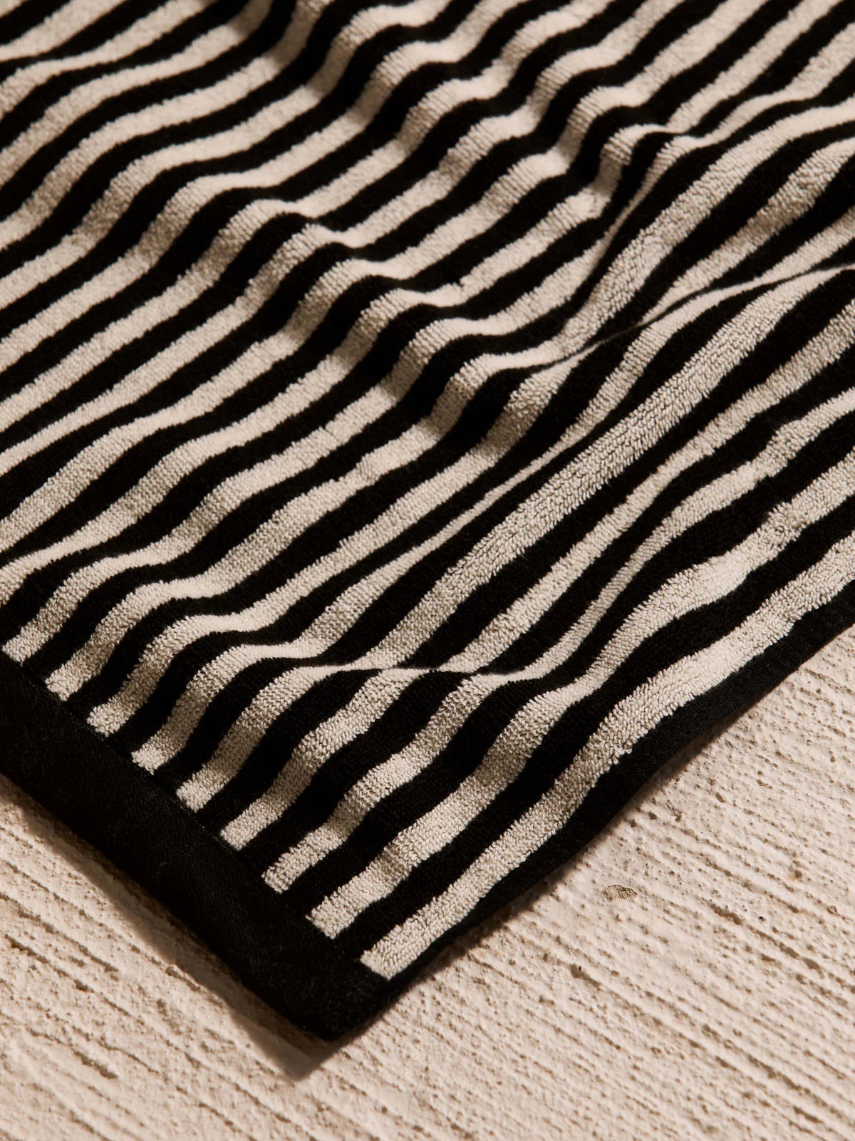 LM Home Raya Noir Bath Towel