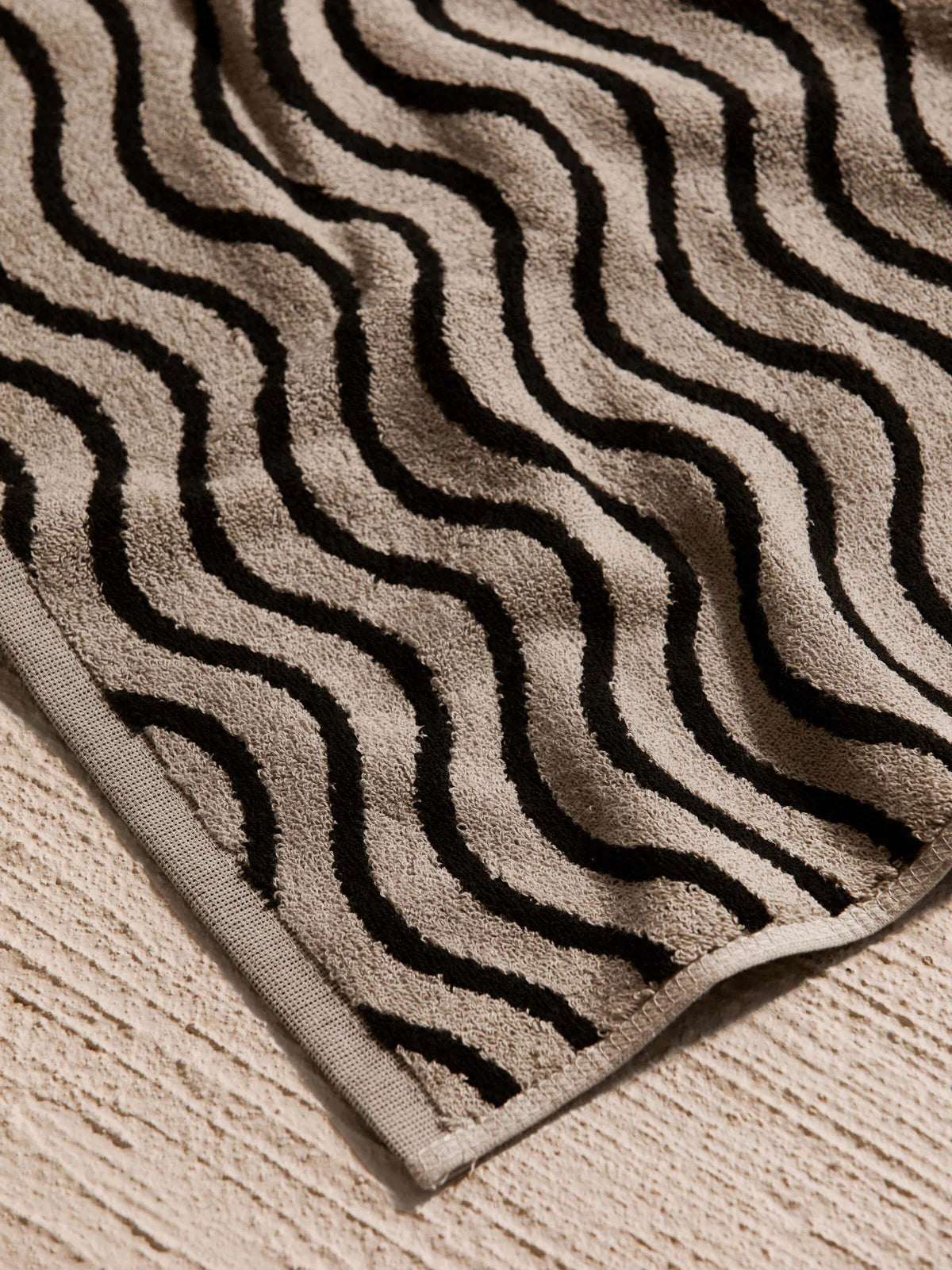 LM Home Wave Noir Hand Towel