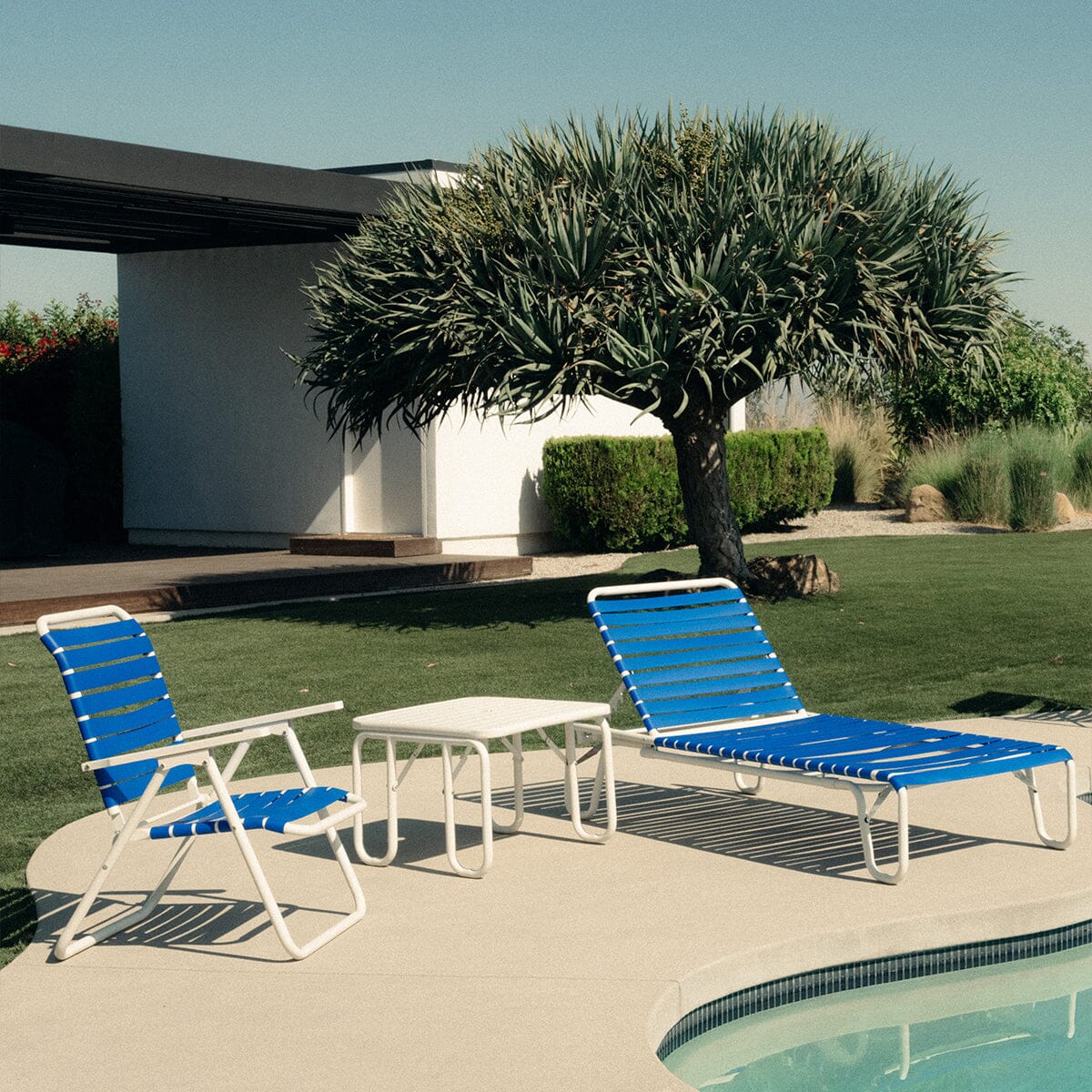 Business & Pleasure THE SUNLINER SIDE TABLE - ANTIQUE WHITE