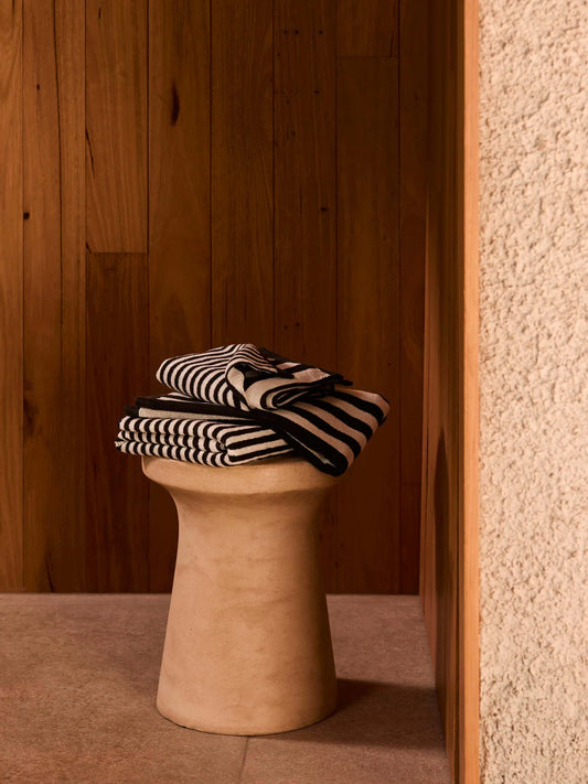 LM Home Raya Noir Bath Towel